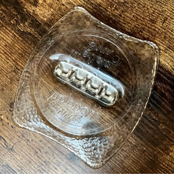 Holiday Inn Vintage 1970s Textured Glass Collectible Ashtray/Dish - Picture 4 of 5